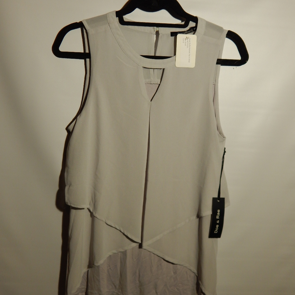 Doe and Rae Silver sleeveless shirt with pleats